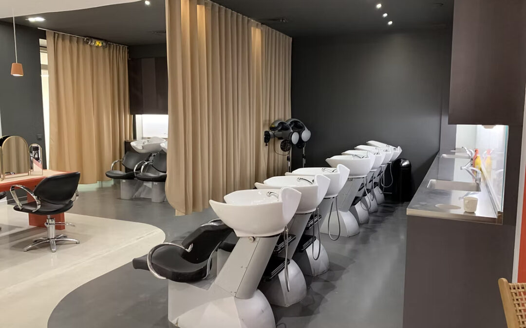 Devenir coiffeur : fiche détaillée et salaire